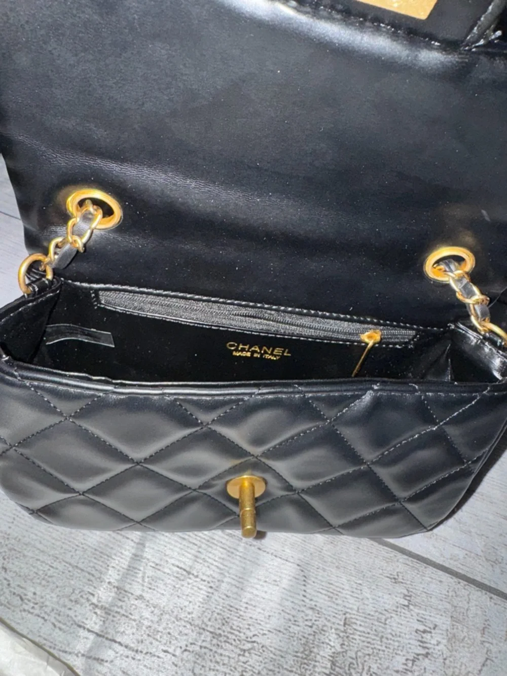 Chanel Makeup Bag charm crossbody purse chain CC black gold quilted - Picture 3 of 6